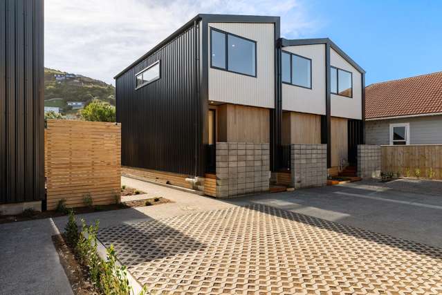 Brand New & Freehold Townhouse in Island Bay