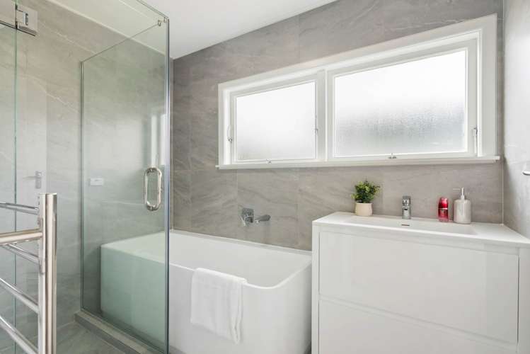 549 East Coast Road Browns Bay_10