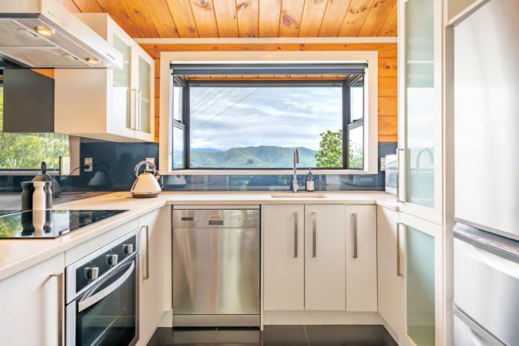 28 Matuhi Street Tirohanga_13