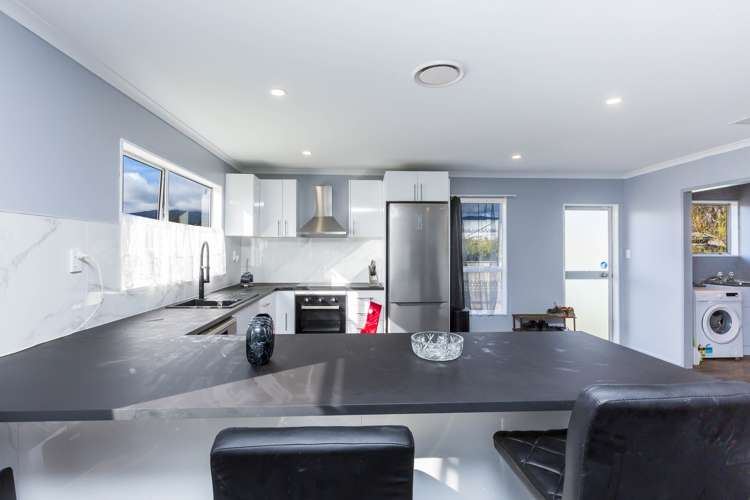 1 Wyoming Grove Totara Park_7
