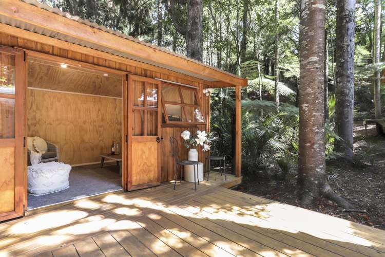 227 Woodlands Park Road Titirangi_11
