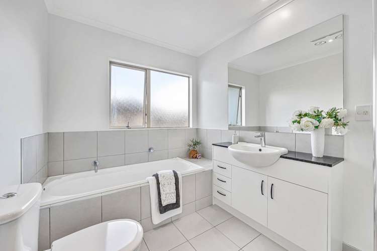 16 Manchester Drive Flat Bush_17