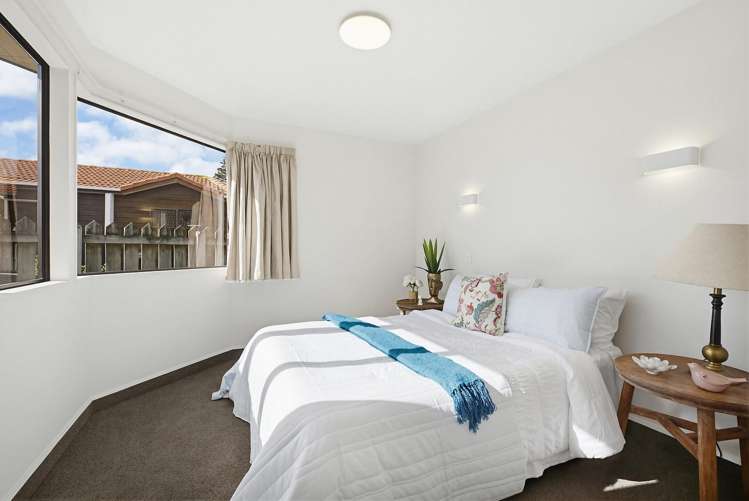 2/4 Richard Street Titahi Bay_8