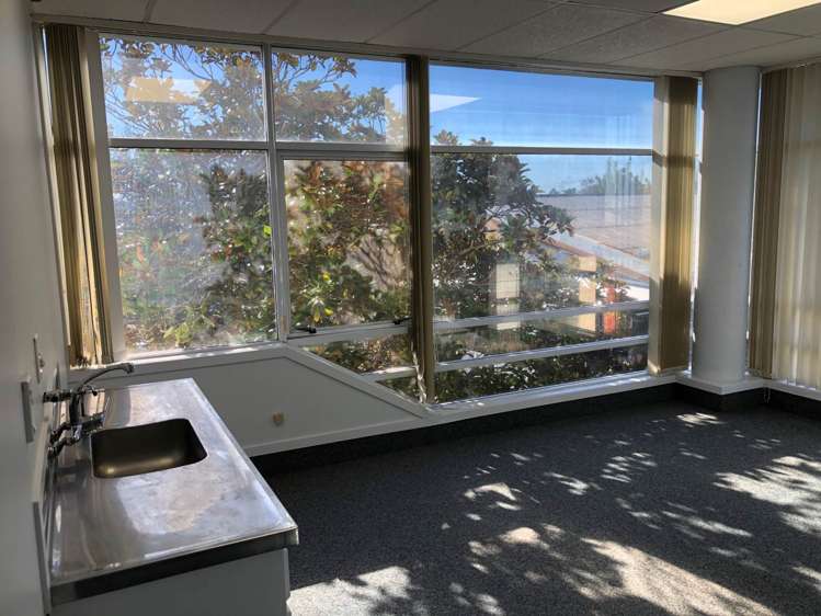 Unit A1/129 Onewa Road Northcote_8