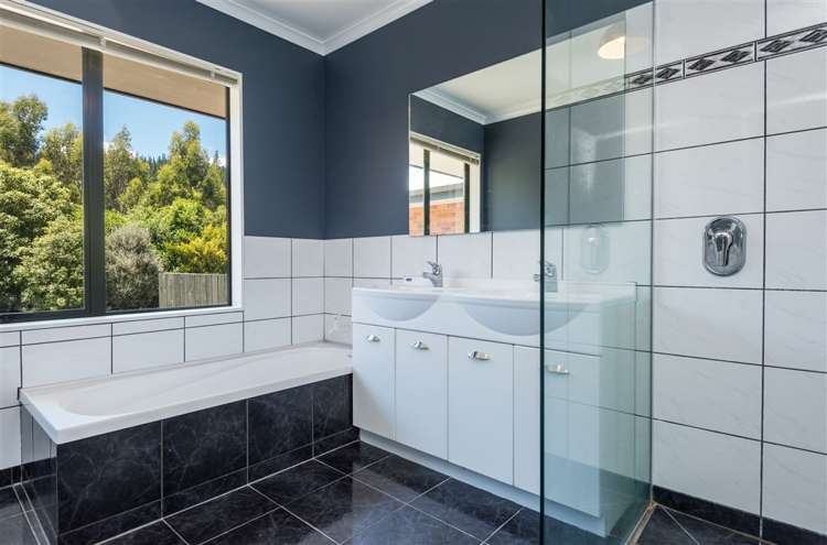 98 Mac'S Road Hira_17