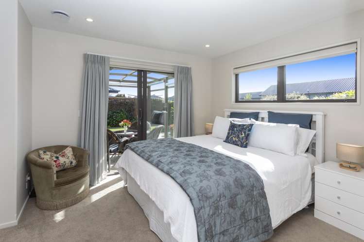 91 Carnaveron Drive Lincoln_9