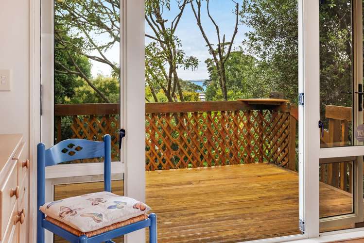 18 Gibson Place Mellons Bay_12