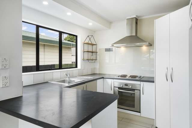 2/12 Graham Road Conifer Grove_1