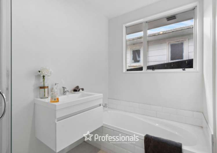 122 Hair Street Wainuiomata_16