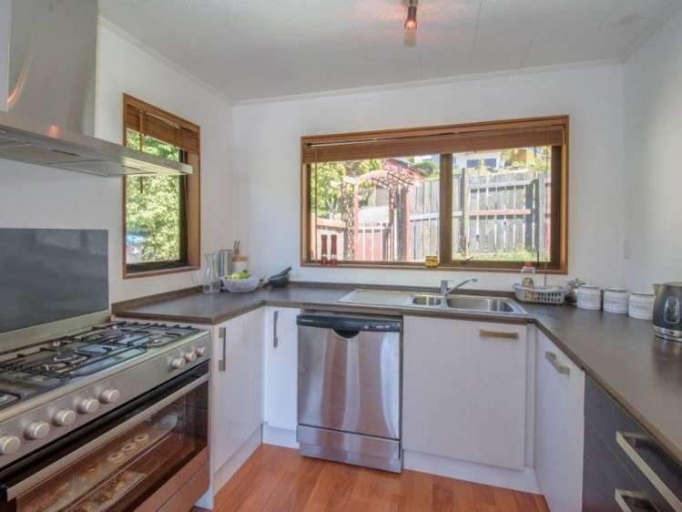 16a Arawata Terrace Fernhill/Sunshine Bay_6