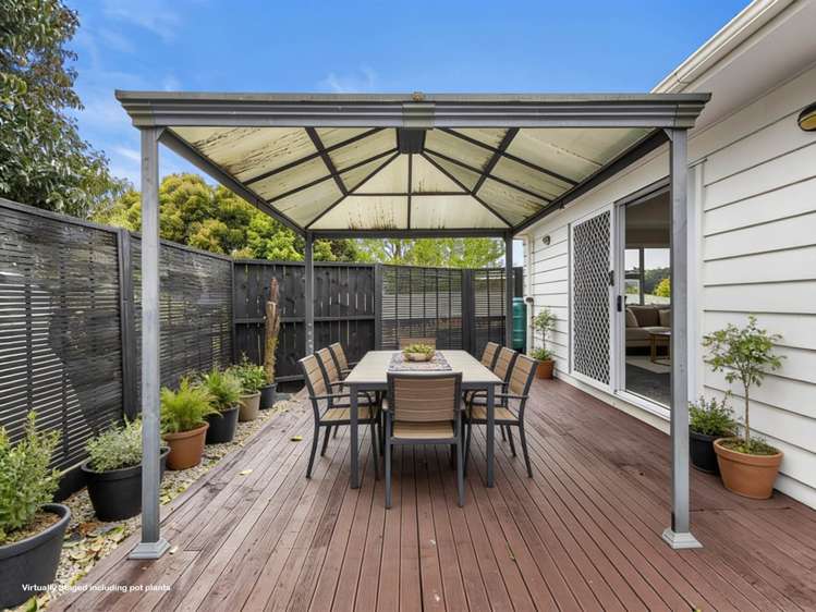 7 Lawrence Crescent Hill Park_15