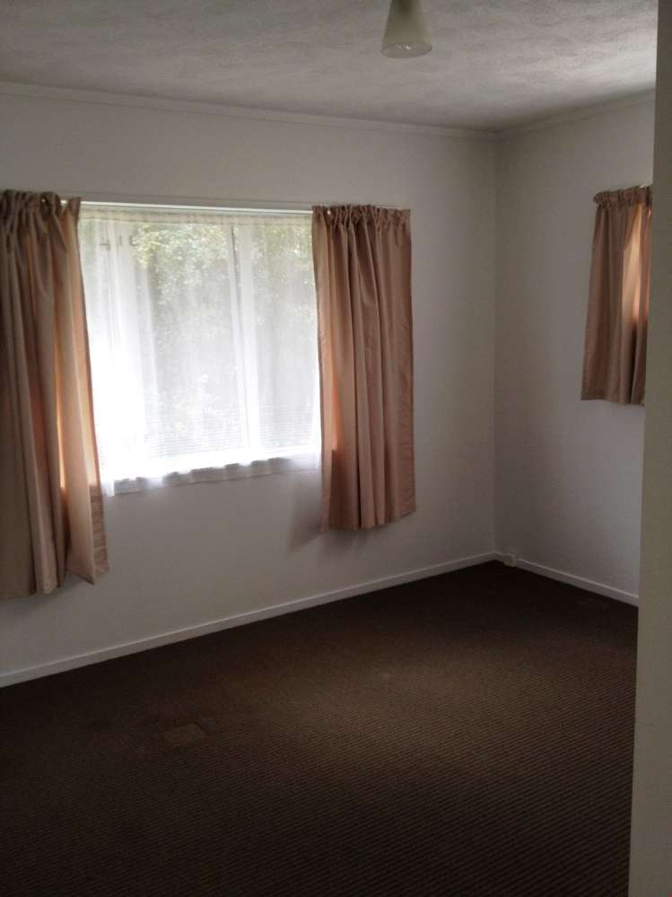 2/134 Bradbury Road Botany Downs_5