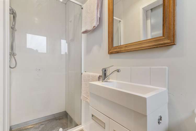 2/18 Noeleen Street Glenfield_8