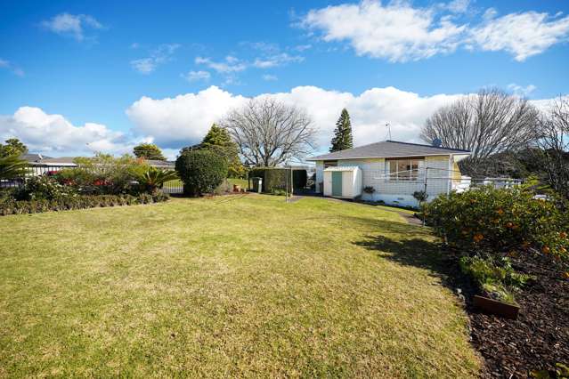 2/219 Edmonton Road Te Atatu South_3