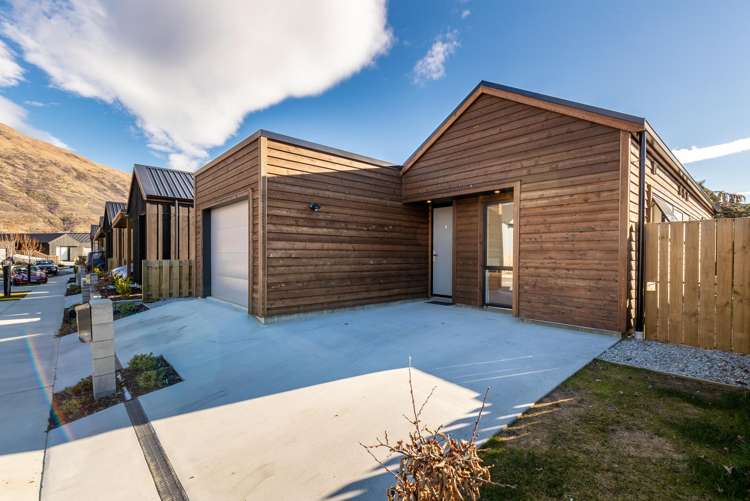 19 Lauder Street Dalefield/Wakatipu Basin_16