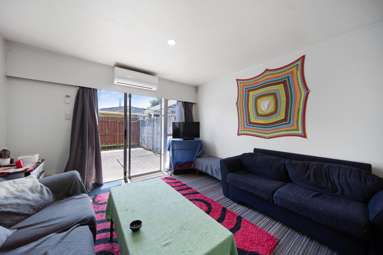 2/45 Kenderdine Road_1