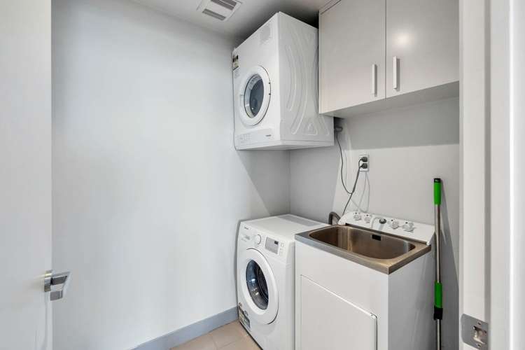 1301/17 Vogel Lane Auckland Central_14