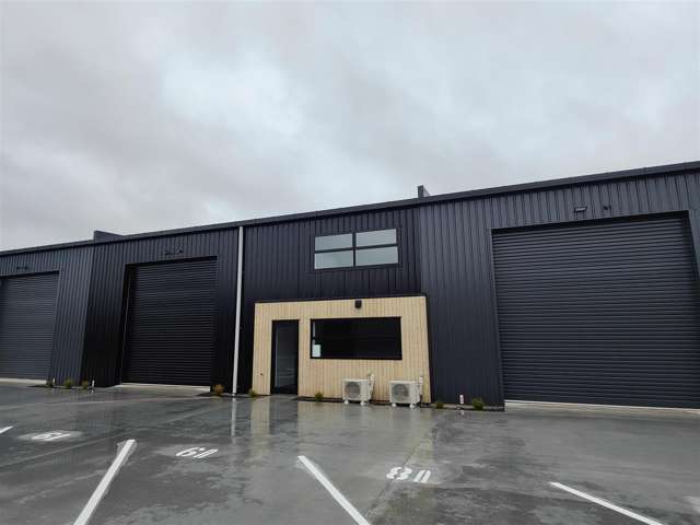 BRAND NEW TRADE UNIT ALONGSIDE HAMILTON AIRPORT