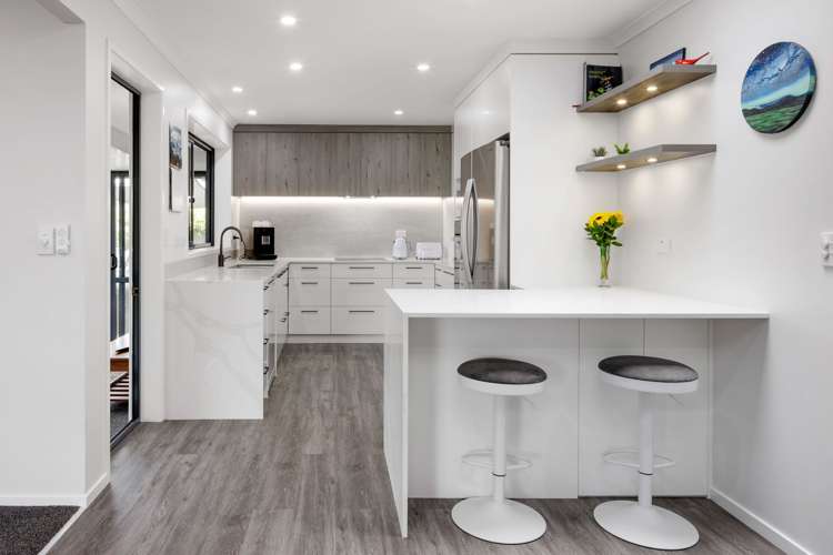 6 Limousin Place Grandview Heights_8