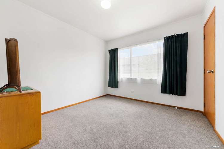 28 Selak Place Glen Eden_8