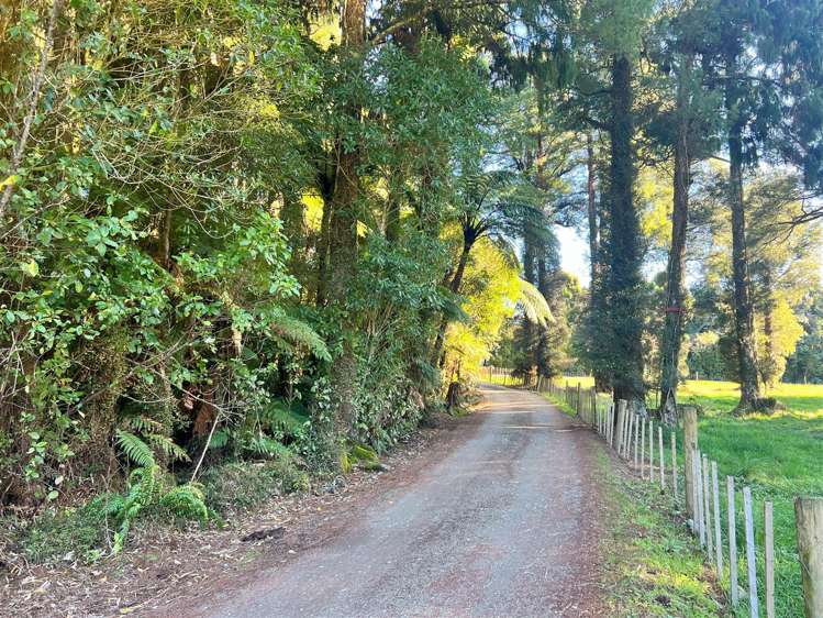 171 Coulson Road Paroa_34