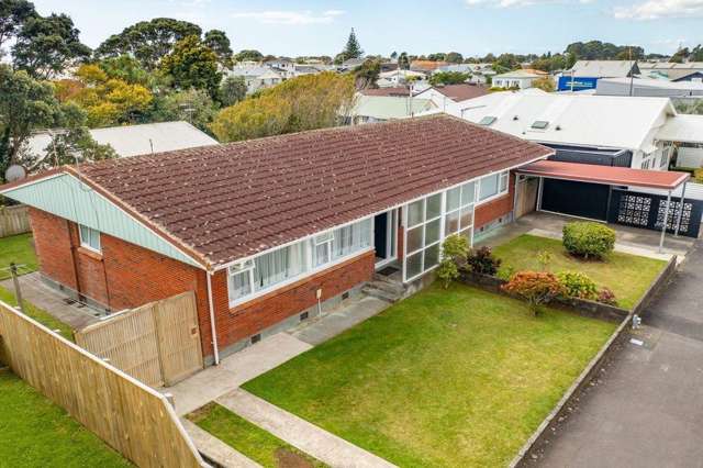 CLEAN AND TIDY 2 BEDROOM, 1 BATHROOM TOWNHOUSE