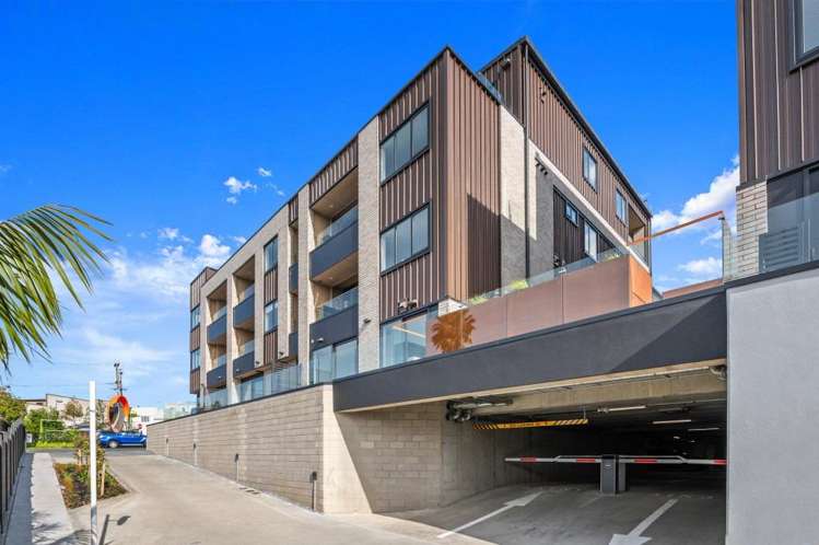 208/8 Meadowbank Road  (The Risland) 1723_19