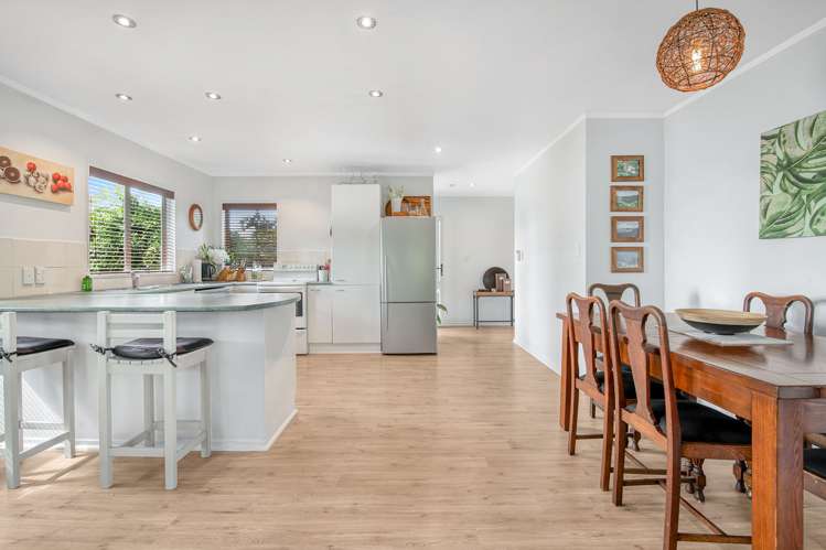 19a Parakai Avenue Parakai_5