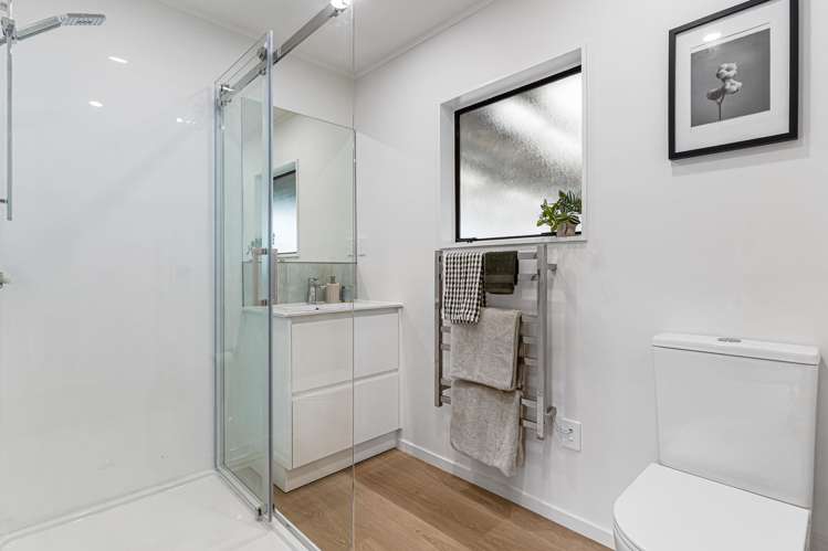 1/56B Burundi Avenue Clendon Park_9