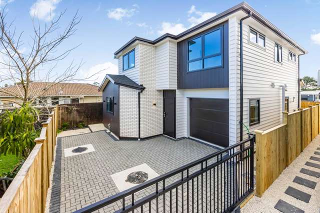Spacious 5-Bedroom Family Home!