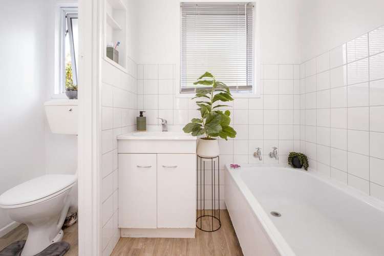 1/53 Bassett Street Burwood_8