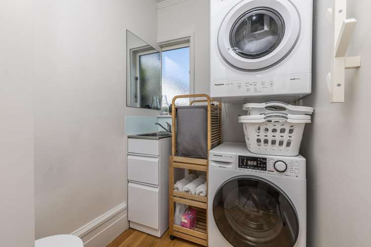 318 Queens Drive Lyall Bay_12