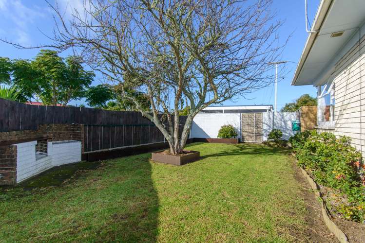 2/4 Eskdale Road Birkdale_10