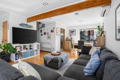 2/164 Nile Road_1
