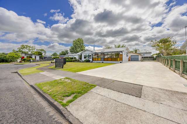 9 and 11 Willow Grove Waipukurau_1