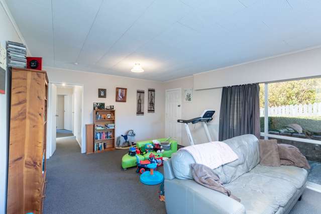 43 Levant Street Cannons Creek_2