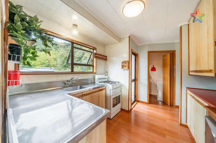 56 Antrim Crescent Wainuiomata_8