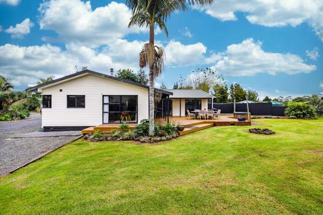 Charming Rural 5-Bed Home & Cottage Near Waipapa