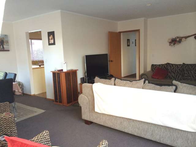 2/21 Kookaburra Place Botany Downs_2