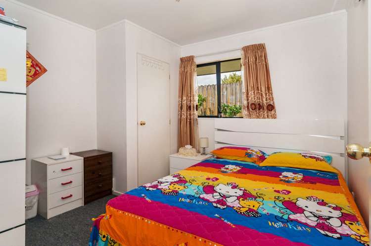 18 Walter Little Way Flat Bush_16