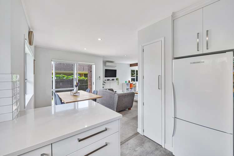 2/17 Beach Road Pahurehure_5