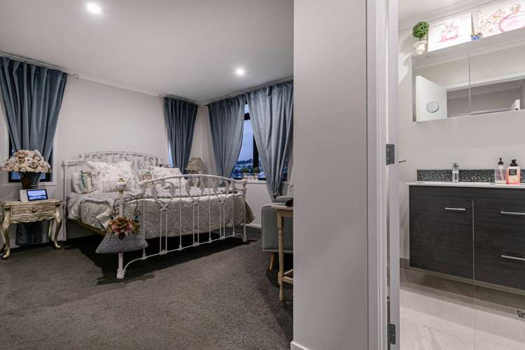 131 Bonair Crescent Silverdale_21