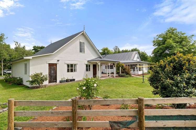 764 Courtenay Road Charing Cross_29