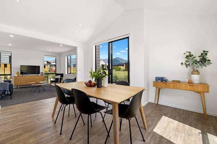 5 Leaning Rock Lane Wanaka_1
