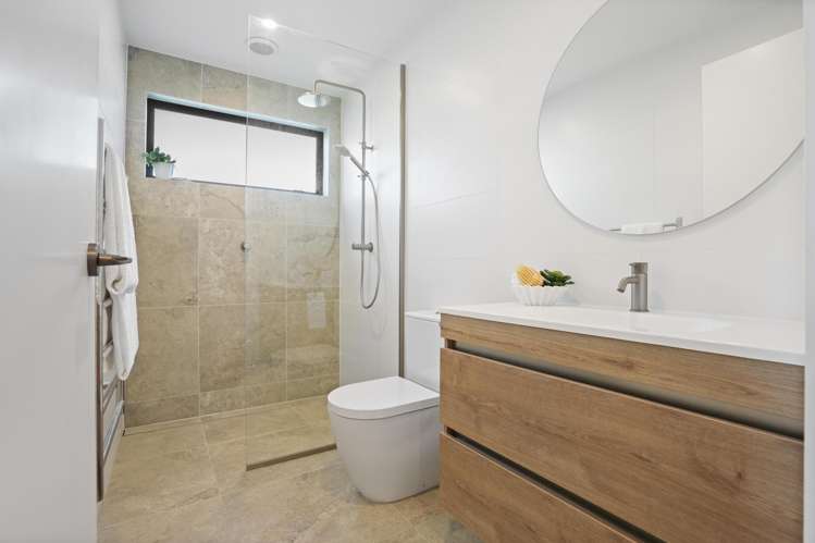 21 Fred Carr Place One Tree Point_22