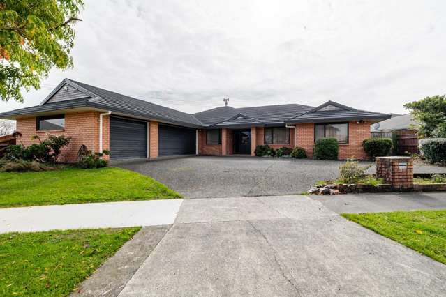 Large Family Home on Royal Oak!