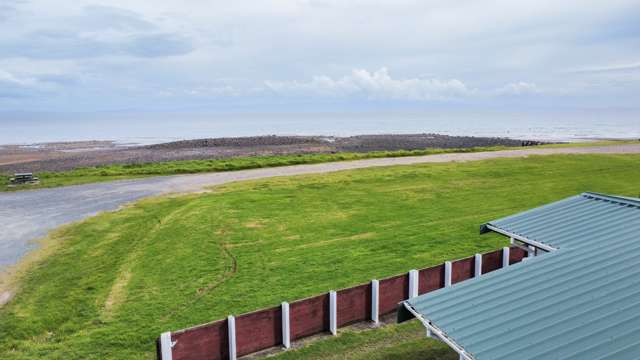 Beachfront in Te Puru