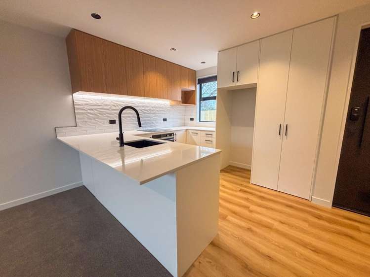 2/127 Lyttelton Street_0