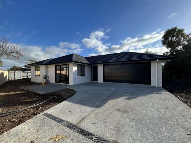 Brand New Modern Family Living in Peaceful Lansdowne