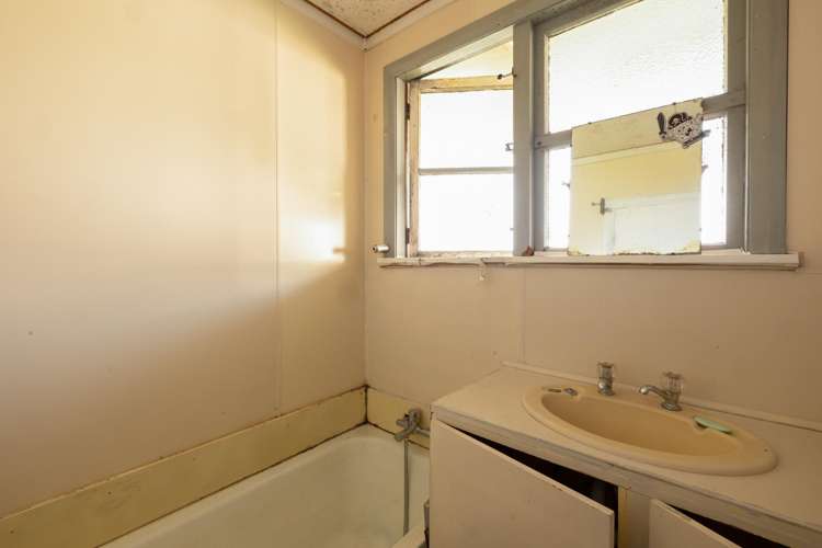 77 Mould Street Waitara_12